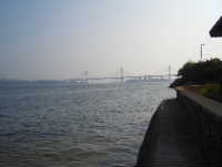 本島から瀬戸大橋を望む
